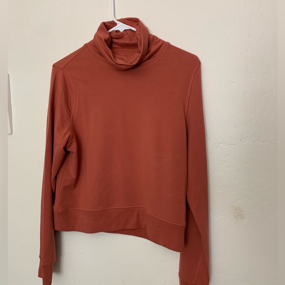 Athleta Burnt Orange Cropped Turtleneck || Athleta || M